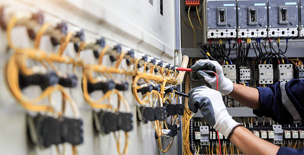 Professional Electrician technician working in Riddle, OR
